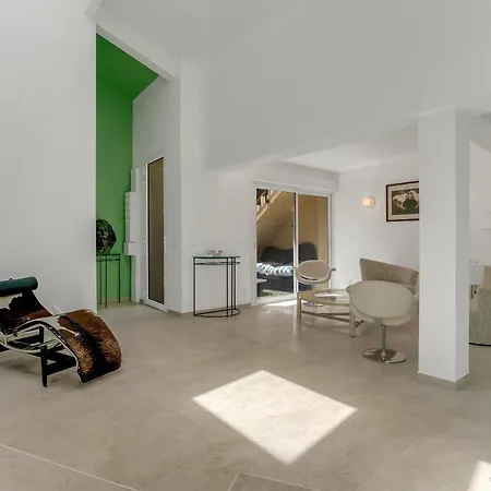 Apartmán A 50 M De La *