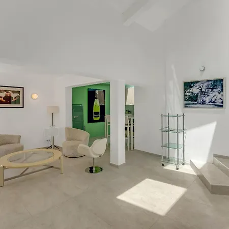 Apartmán A 50 M De La *